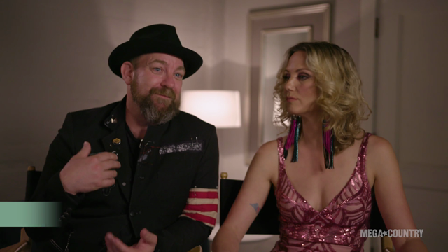Taylor Swift Wrote 'Babe' For Sugarland, Watch Them Reveal How It All Came Together!